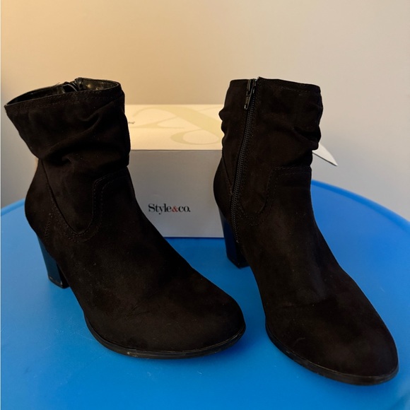 Macy’s style and Co. black scrunched suede booties sz 6 medium - Picture 2 of 7
